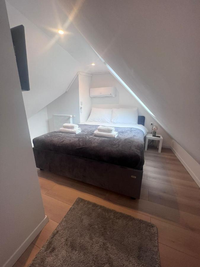 Studio Apartman Mia Zagabria Esterno foto
